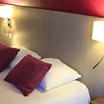 Tinqueux מלון 3*
