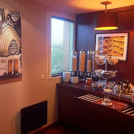 Hotel Tinqueux 3*