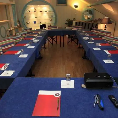 Tinqueux Szálloda 3*