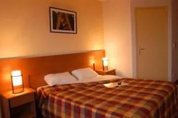 Tinqueux Hotell 3*